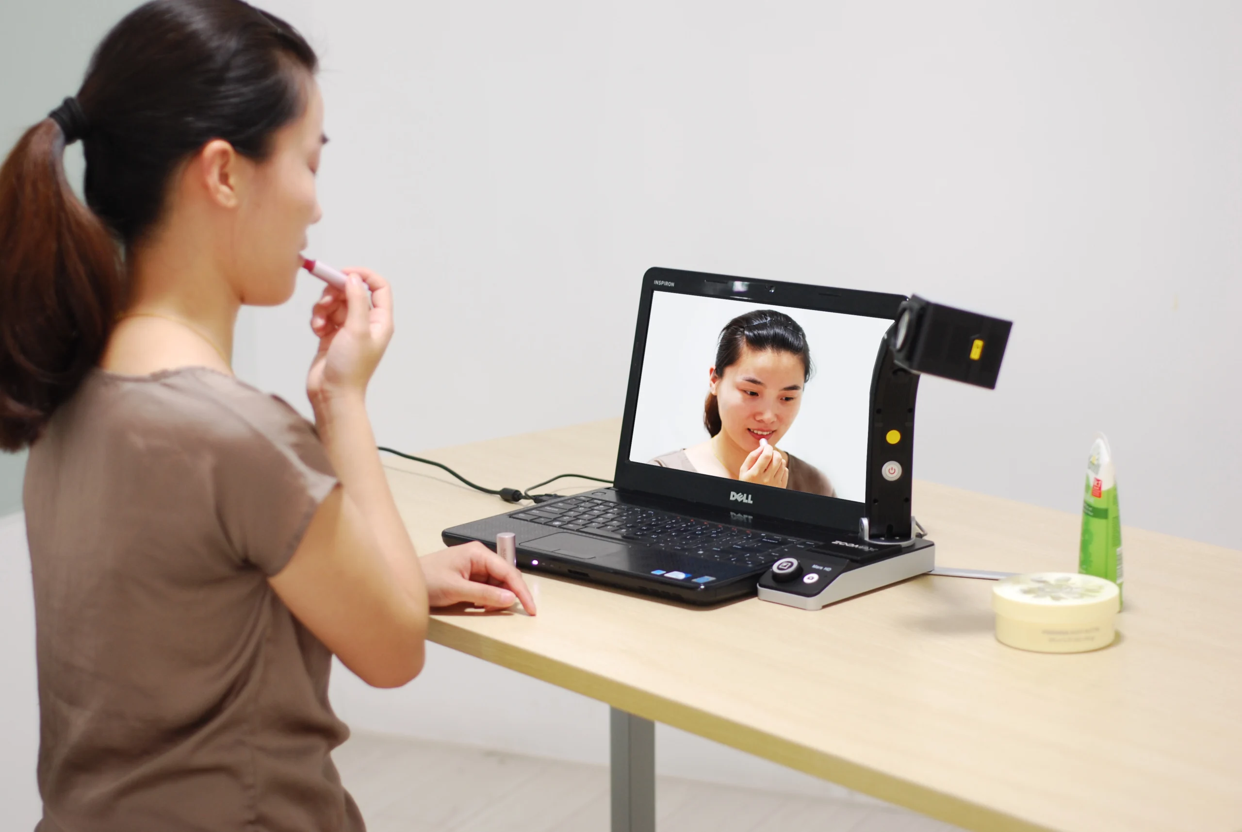 zoomax portable electronic magnifier mars hd for self viewing with clear image