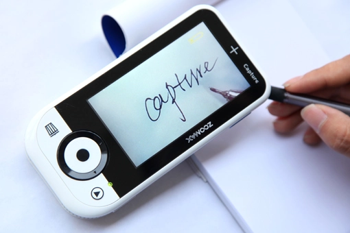 zoomax capture handheld video magnifier