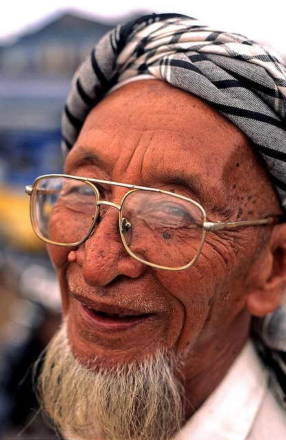low vision management for elderly people