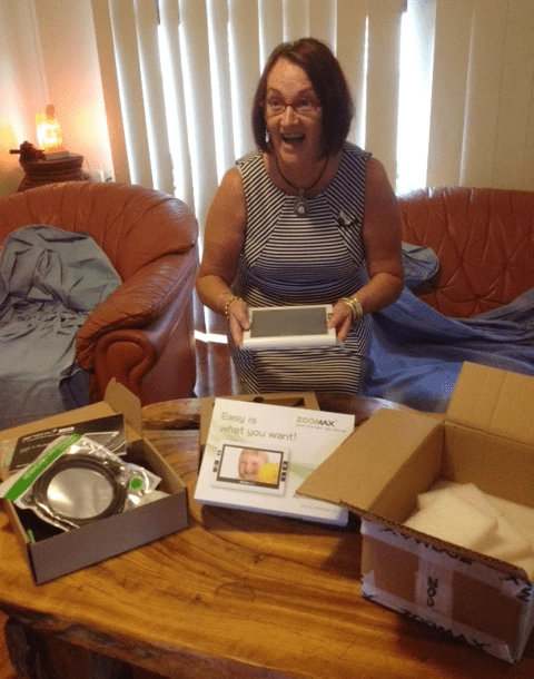 president of bca tweed valley branch suzanne hudson receiving zoomax snow 7 hd cctv magnifier1483692765