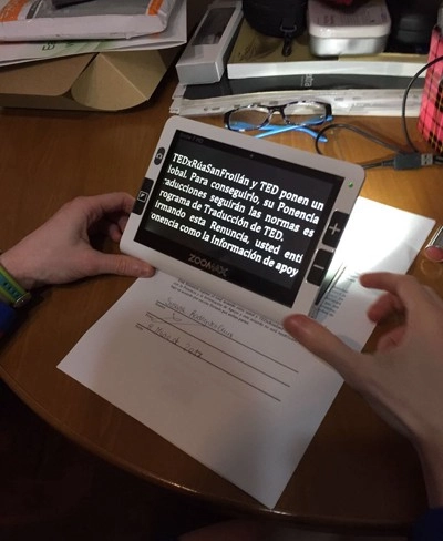 susana viewing ted document with zoomax snow 7 hd