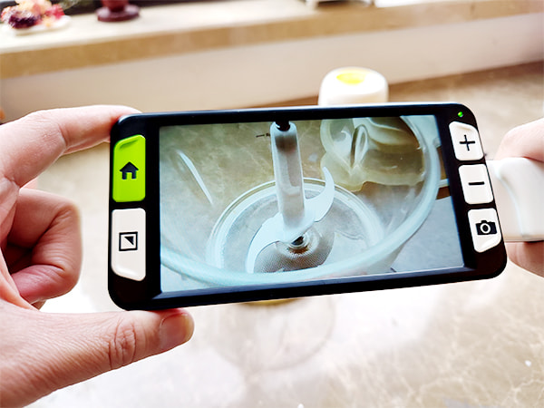 zoomax luna 6 helps visually impaired people inspect blenders.