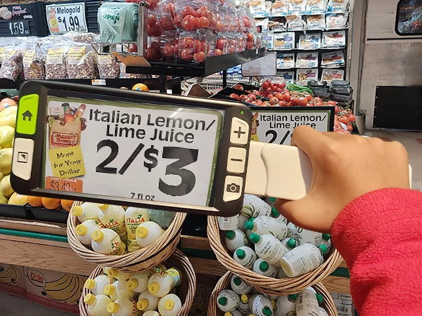 zoomax luna 6 handheld video magnifier for shopping & daily tasks