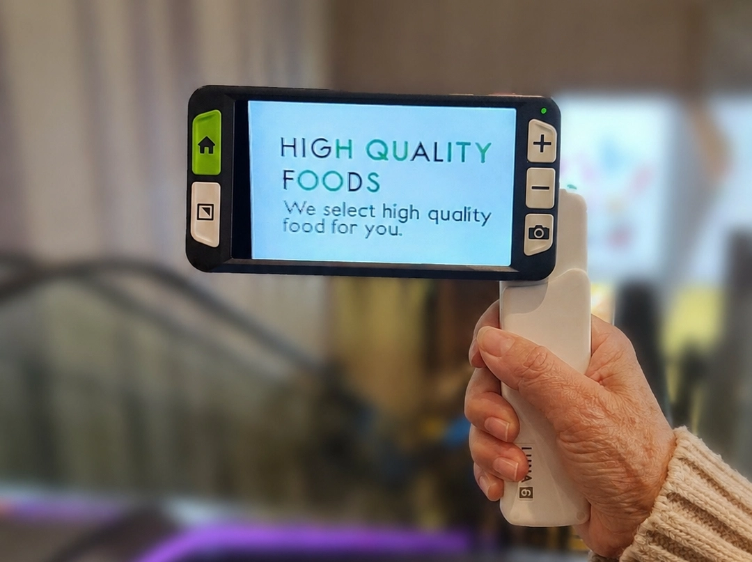zoomax luna 6 low vision magnifier for reading and distant sign viewing