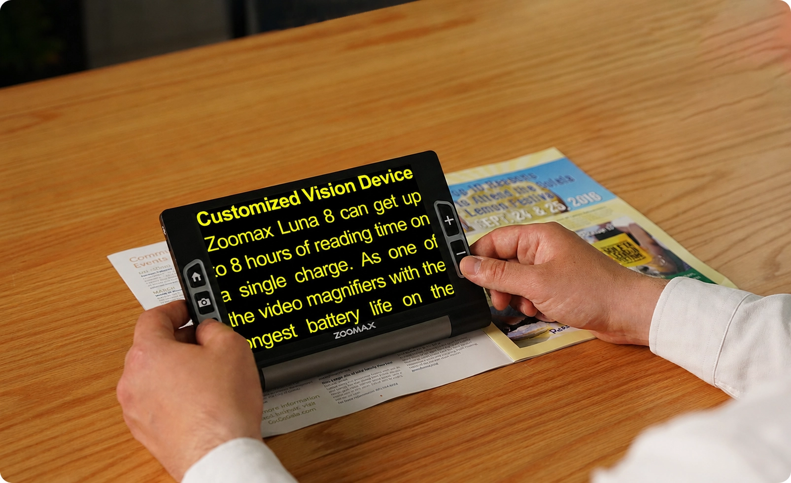 zoomax luna 8 high contrast yellow text on black mode for amd reading support and low vision rehabilitation
