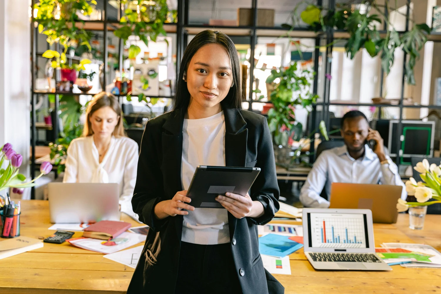 trend of mobile technology in the workplace professionals using portable devices including laptops and tablets